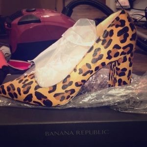Banana Republic ..shoes women